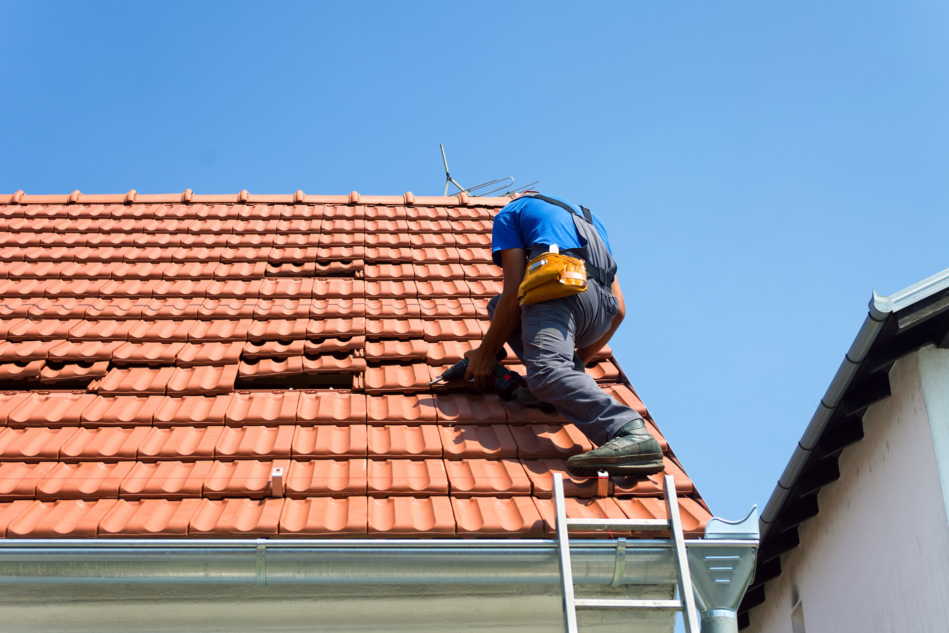 builder repairing broken roof